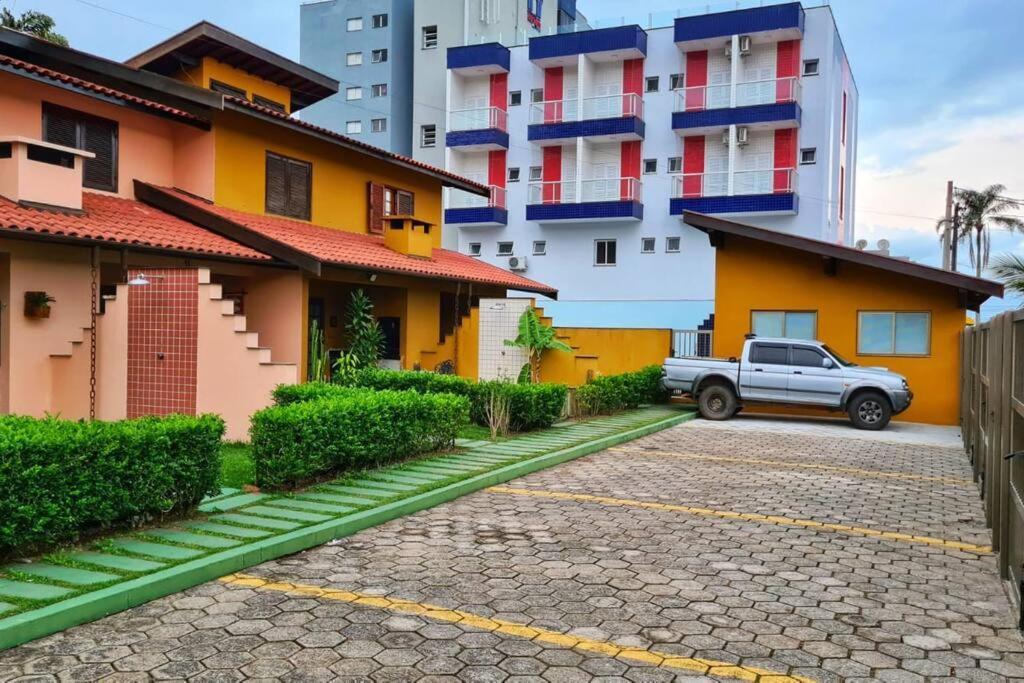 100Mts Da Praia Com Churrasqueira, Piscina E Wi-Fi カラグァタトゥバ エクステリア 写真