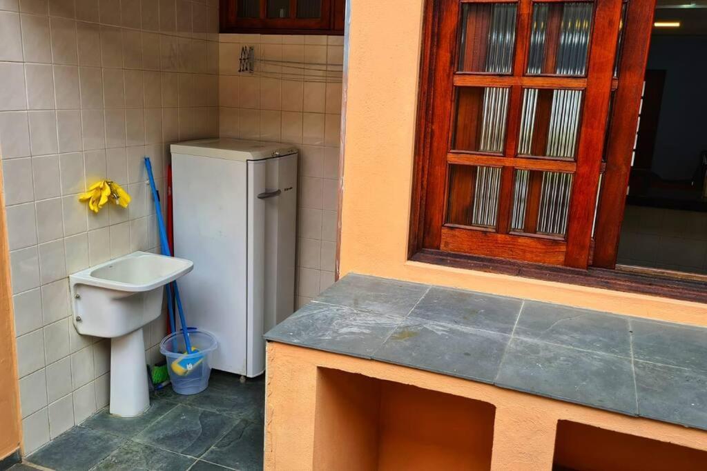 100Mts Da Praia Com Churrasqueira, Piscina E Wi-Fi カラグァタトゥバ エクステリア 写真