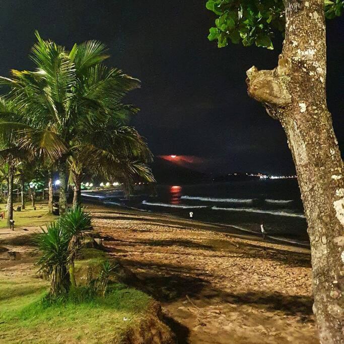 100Mts Da Praia Com Churrasqueira, Piscina E Wi-Fi カラグァタトゥバ エクステリア 写真
