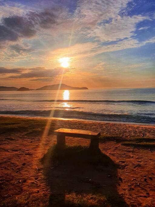 100Mts Da Praia Com Churrasqueira, Piscina E Wi-Fi カラグァタトゥバ エクステリア 写真