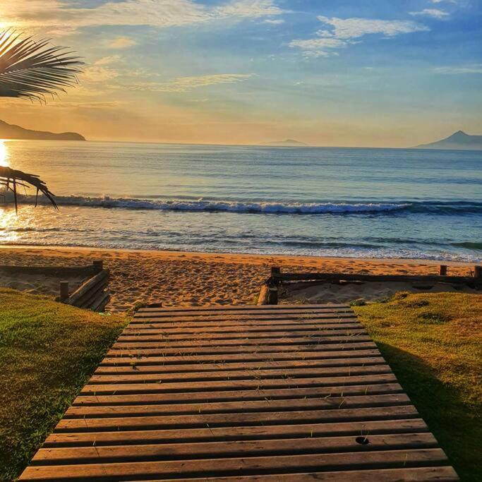 100Mts Da Praia Com Churrasqueira, Piscina E Wi-Fi カラグァタトゥバ エクステリア 写真